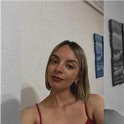 Estudiante universitaria ofrece clases de apoyo escolar por las tardes